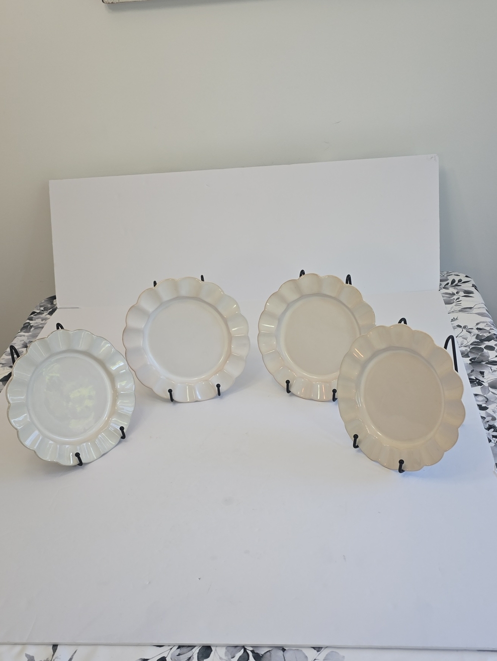 Pier 1 Imports Set Of 4 Alexandria Stoneware Ivory Luncheon Plates Scalloped
